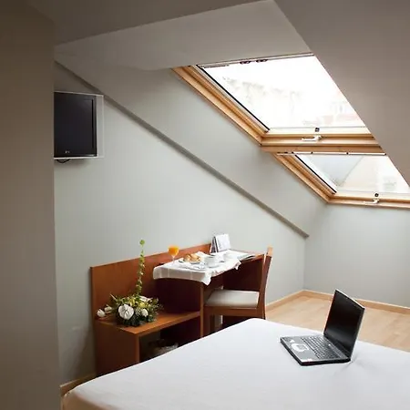 Alda Palacio Valdes 3* Авила