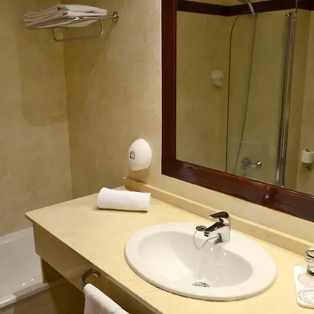 فندق Alda Palacio Valdes أفيليس